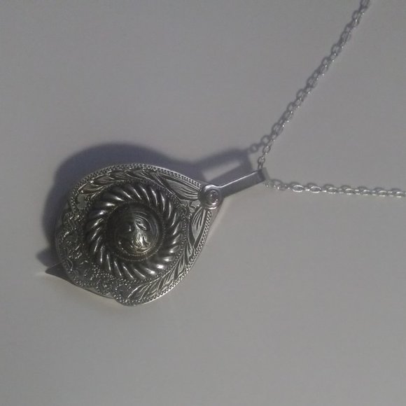 Magnifying Glass Ornate Engraved & MOP Back Jewelers' Loupe Pendant Neck… - Picture 3 of 10